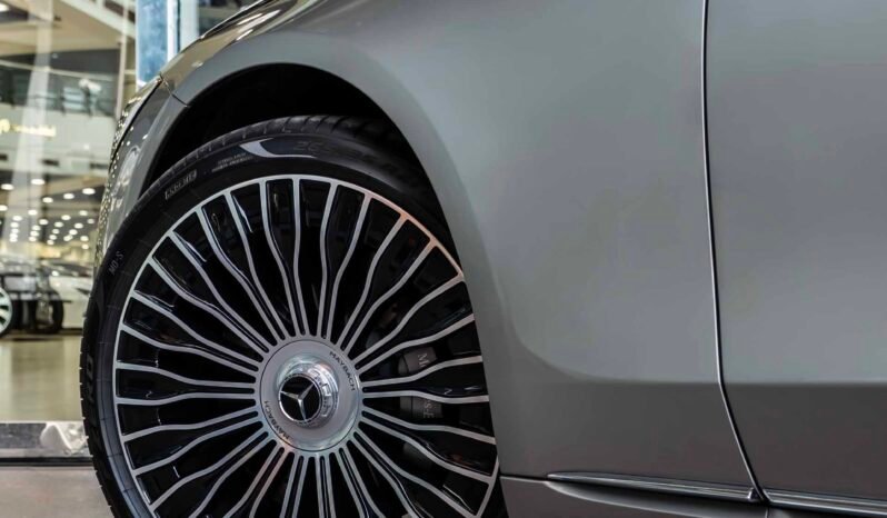 
								Mercedes Maybach S680 full									