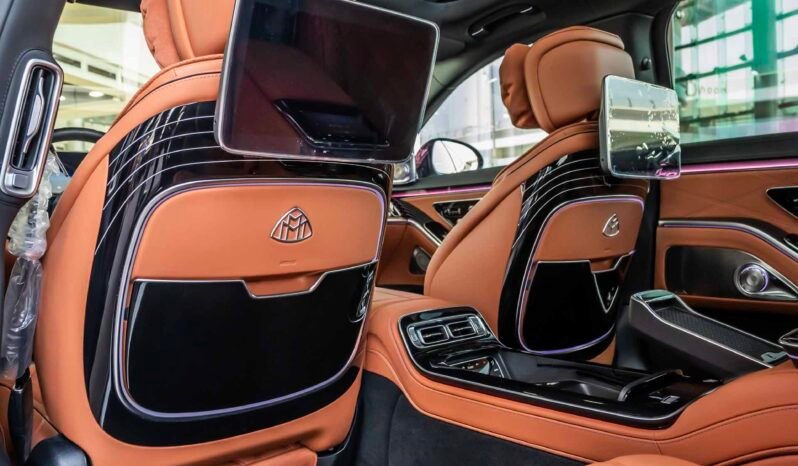 
								Mercedes Maybach S680 full									