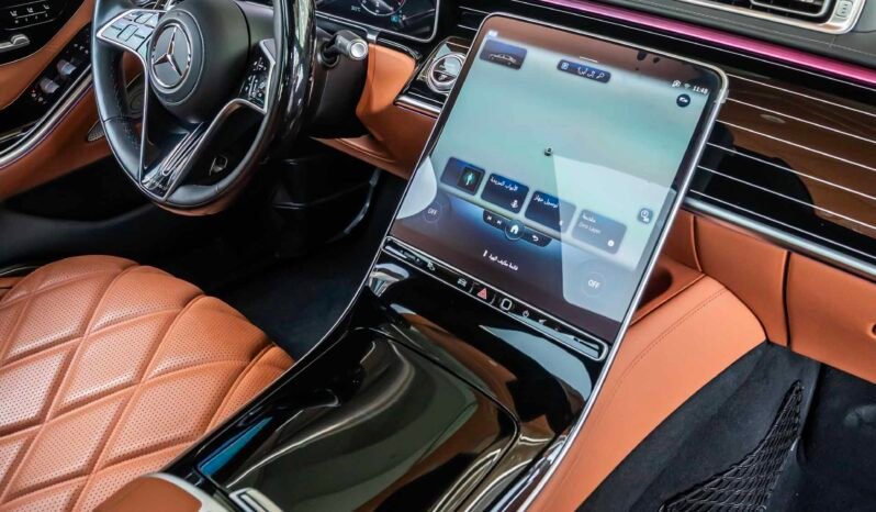 
								Mercedes Maybach S680 full									