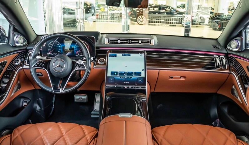 
								Mercedes Maybach S680 full									
