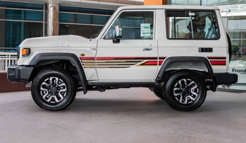 
								Toyota land cruiser LX V6 (4WD) full									