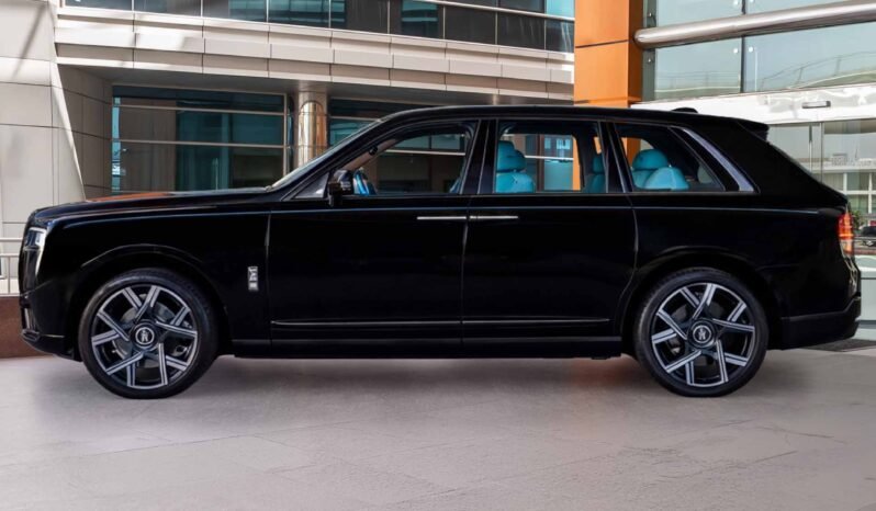 
								Rolls Royce Cullinan full									