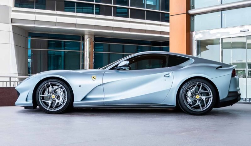 
								Ferrari 812 Superfast full									