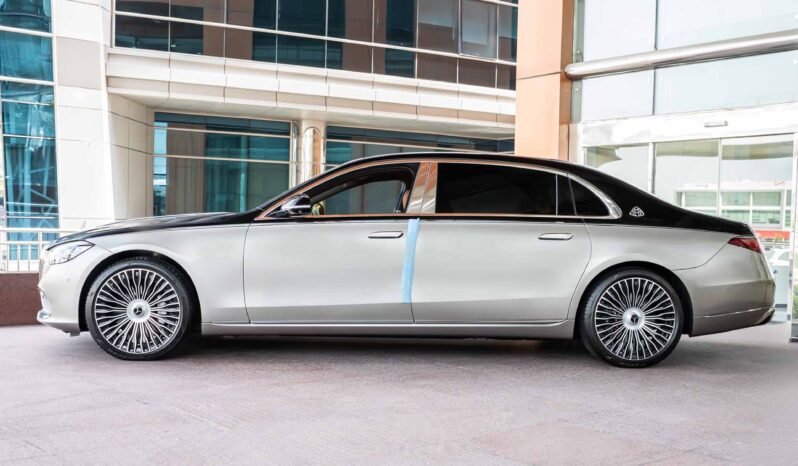 
								Mercedes Maybach S680 full									