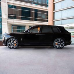 
										Rolls Royce Cullinan full									