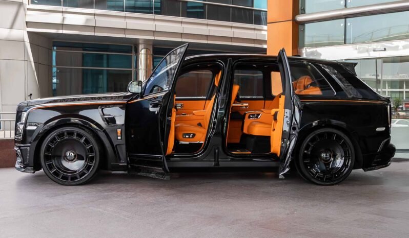 
								Rolls Royce Cullinan full									