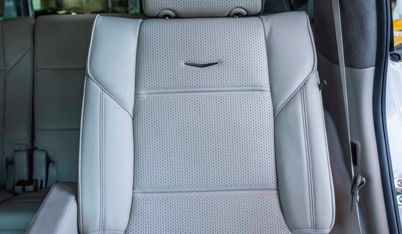 
								Cadillac Escalade full									
