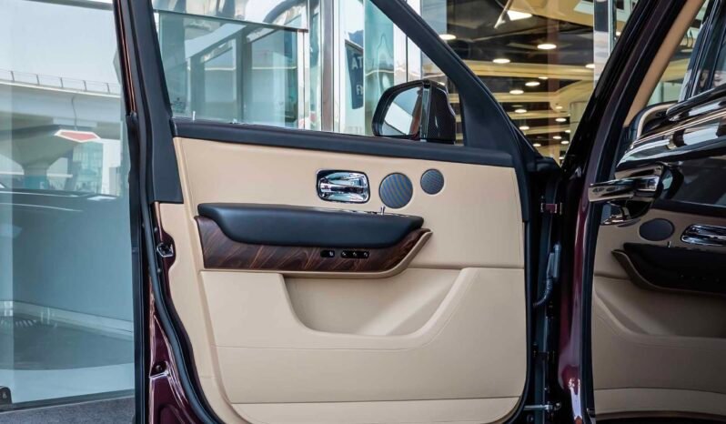 
								Rolls Royce Cullinan Keyvany full									