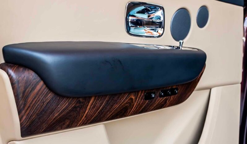 
								Rolls Royce Cullinan Keyvany full									