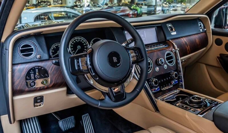 
								Rolls Royce Cullinan Keyvany full									