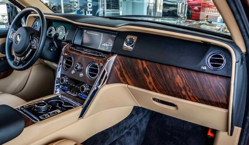 
								Rolls Royce Cullinan Keyvany full									