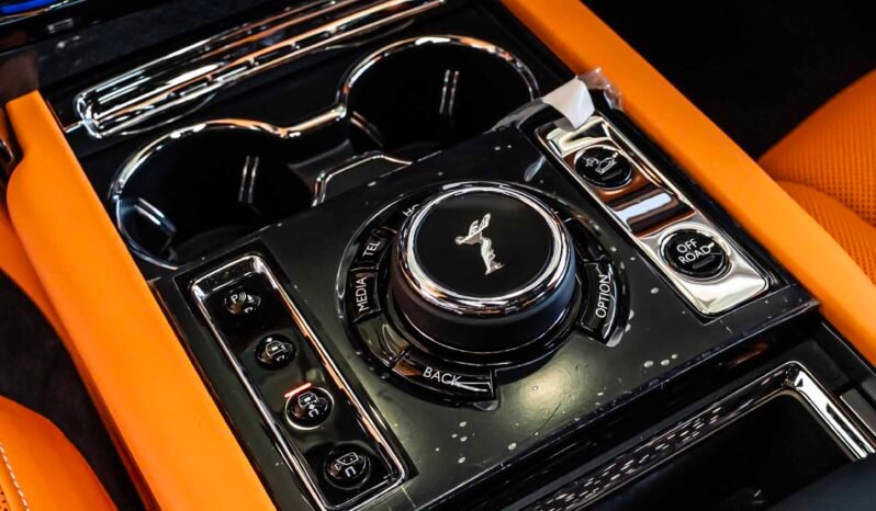 
								Rolls Royce Cullinan full									