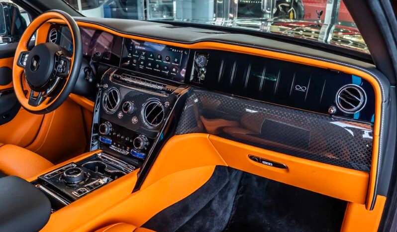 
								Rolls Royce Cullinan full									