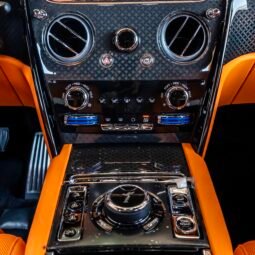 
										Rolls Royce Cullinan full									