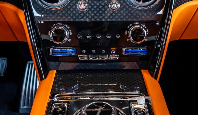
								Rolls Royce Cullinan full									