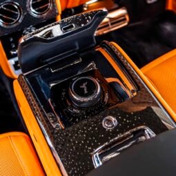
										Rolls Royce Cullinan full									