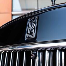 
										Rolls Royce Cullinan full									
