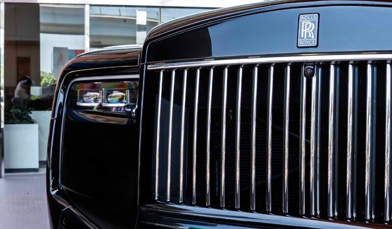 
								Rolls Royce Cullinan full									