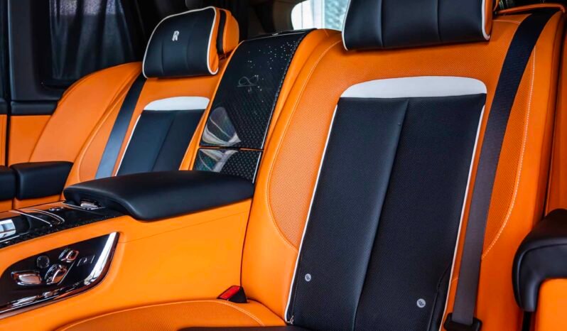 
								Rolls Royce Cullinan full									