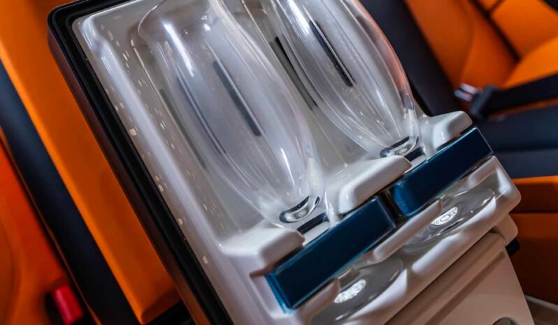 
								Rolls Royce Cullinan full									