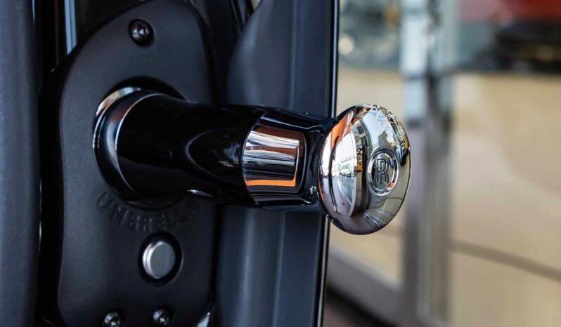 
								Rolls Royce Cullinan full									