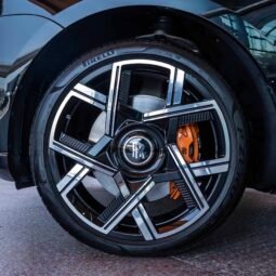 
										Rolls Royce Cullinan full									