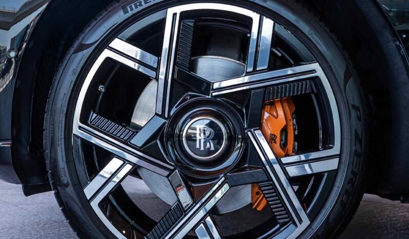 
								Rolls Royce Cullinan full									