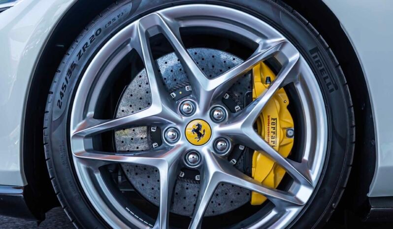 
								Ferrari Roma Spider full									