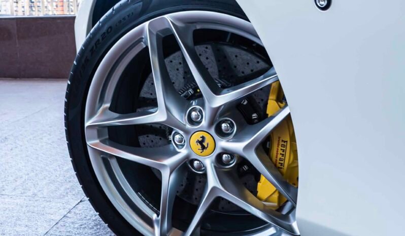 
								Ferrari Roma Spider full									
