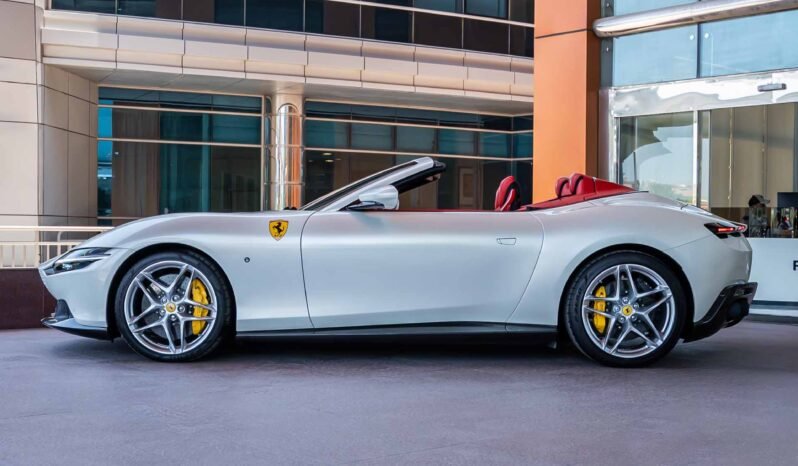 
								Ferrari Roma Spider full									
