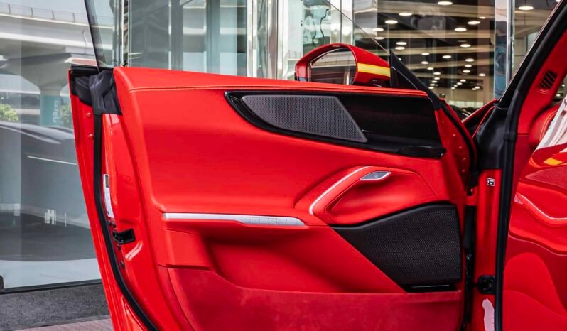 
								Ferrari Purosangue full									