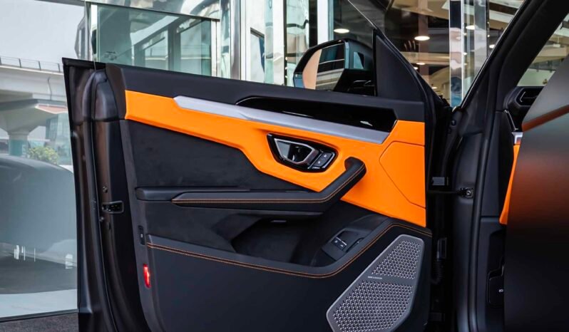 
								Lamborghini Urus SE full									